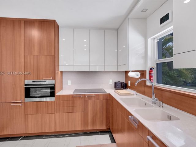 Продажа дома по адресу 726 NE 17th Way - фото 7532191