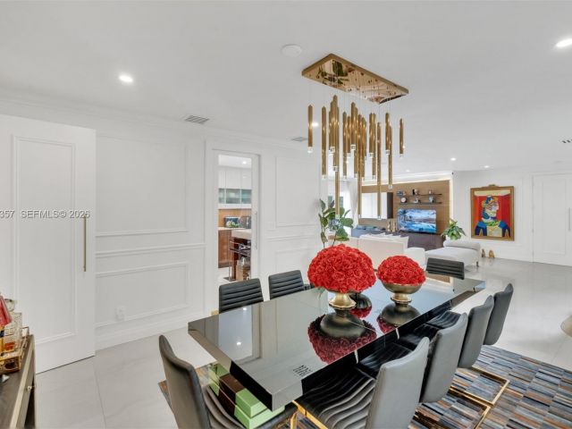 Продажа дома по адресу 726 NE 17th Way - фото 7532192