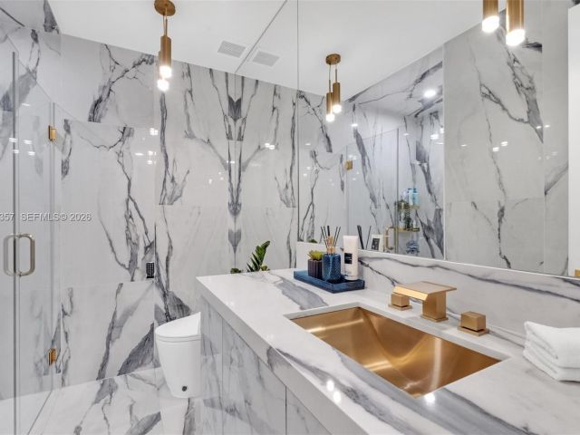 Продажа дома по адресу 726 NE 17th Way - фото 7532201