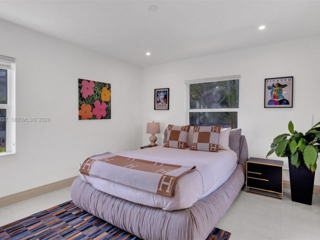 Продажа дома по адресу 726 NE 17th Way - фото 7532202