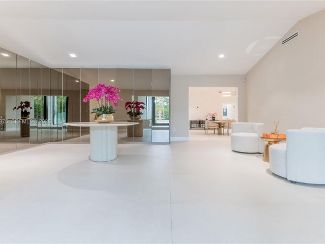 Дом в аренду по адресу 7300 SW 77th Ave - фото 7450017