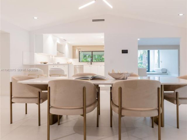 Дом в аренду по адресу 7300 SW 77th Ave - фото 7450018