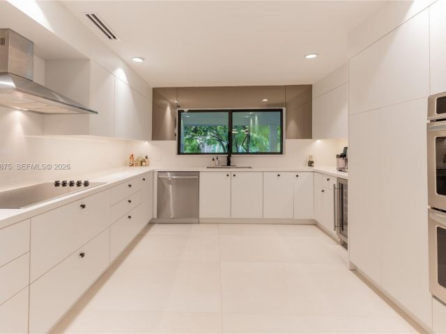 Дом в аренду по адресу 7300 SW 77th Ave - фото 7450019