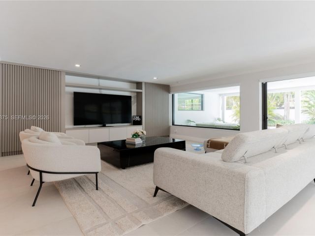 Дом в аренду по адресу 7300 SW 77th Ave - фото 7450021