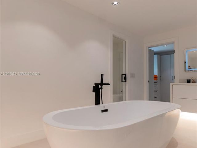 Дом в аренду по адресу 7300 SW 77th Ave - фото 7450026