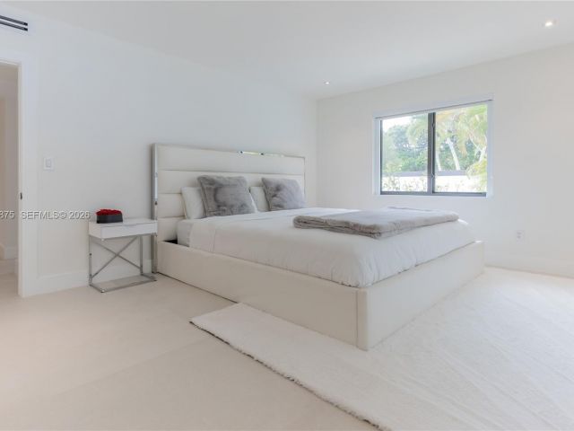 Дом в аренду по адресу 7300 SW 77th Ave - фото 7450027