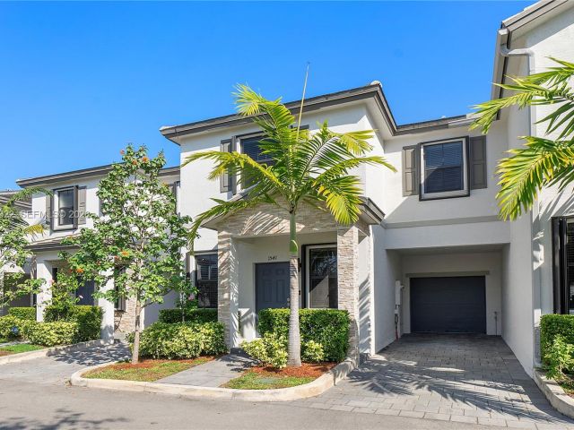 Дом в аренду по адресу 1541 SW 28th St 1541 - фото 7483536