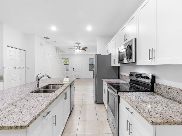 Дом в аренду по адресу 1541 SW 28th St 1541 - фото 7483538