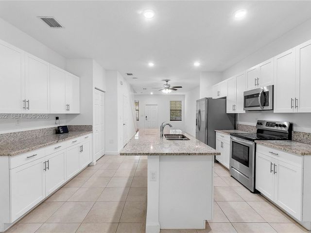 Дом в аренду по адресу 1541 SW 28th St 1541 - фото 7483539