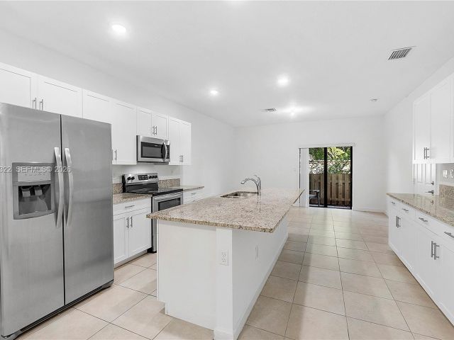 Дом в аренду по адресу 1541 SW 28th St 1541 - фото 7483540