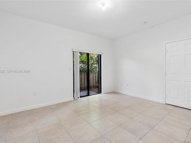 Дом в аренду по адресу 1541 SW 28th St 1541 - фото 7483541