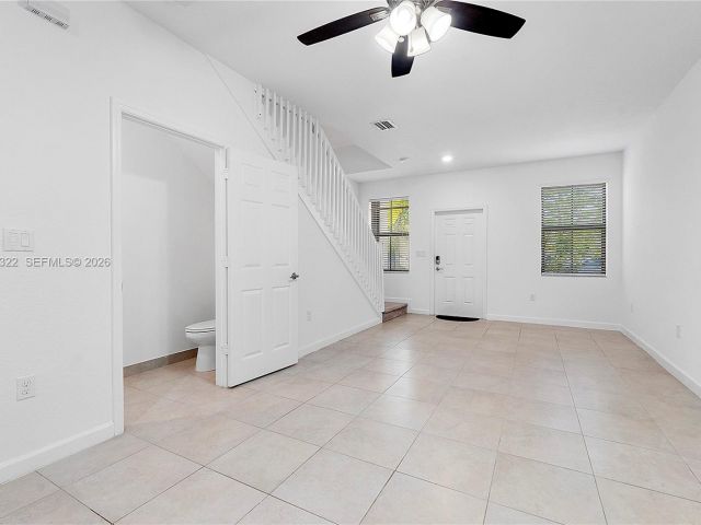 Дом в аренду по адресу 1541 SW 28th St 1541 - фото 7483543