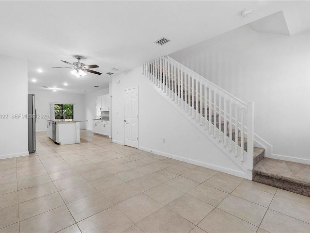 Дом в аренду по адресу 1541 SW 28th St 1541 - фото 7483544