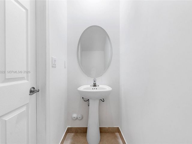 Дом в аренду по адресу 1541 SW 28th St 1541 - фото 7483545