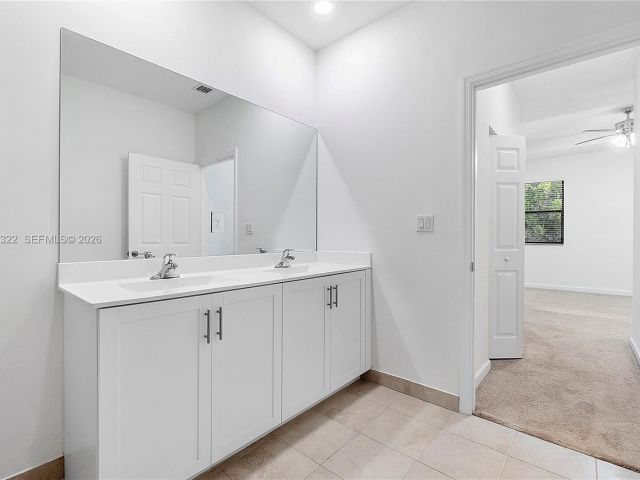 Дом в аренду по адресу 1541 SW 28th St 1541 - фото 7483549