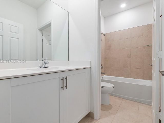 Дом в аренду по адресу 1541 SW 28th St 1541 - фото 7483553