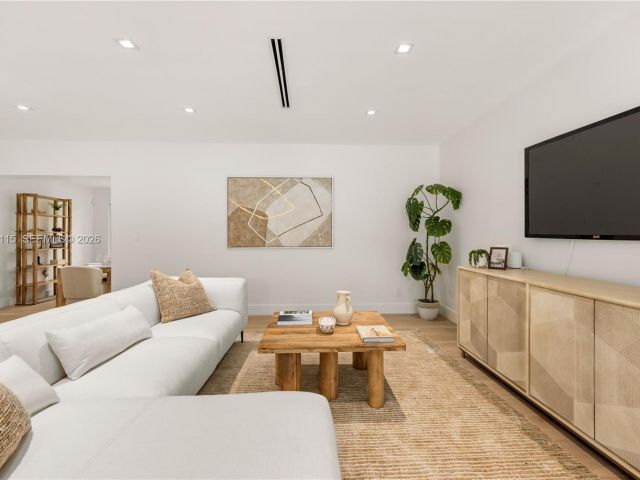 Дом в аренду по адресу 6011 Maynada St - фото 7471074