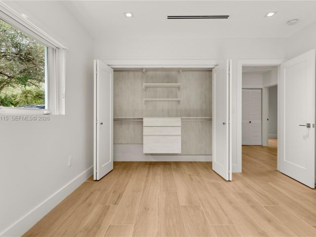 Дом в аренду по адресу 6011 Maynada St - фото 7471087