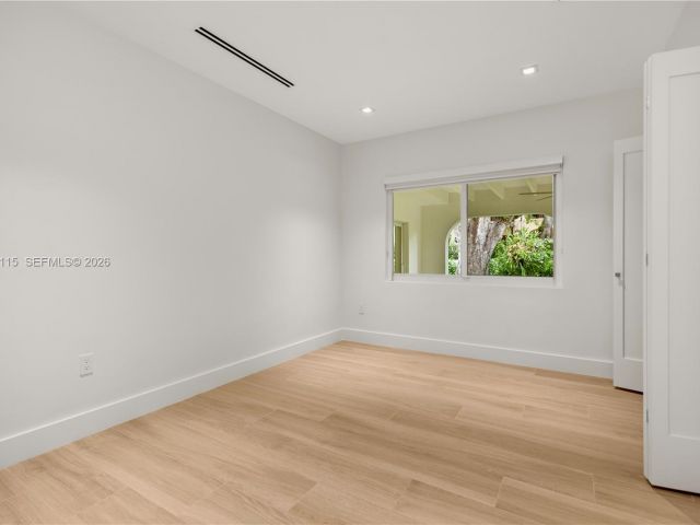 Дом в аренду по адресу 6011 Maynada St - фото 7471089