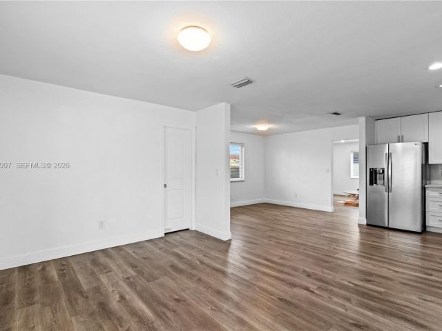 Продажа дома по адресу 10360 SW 24th St - фото 7449064