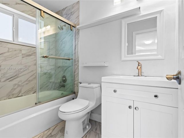 Продажа дома по адресу 10360 SW 24th St - фото 7449066