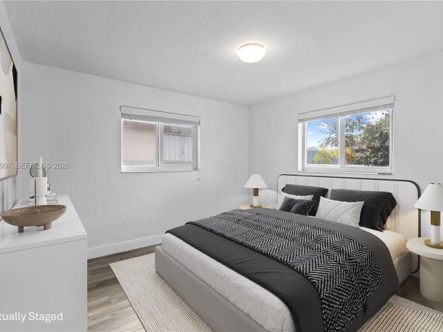 Продажа дома по адресу 10360 SW 24th St - фото 7449067