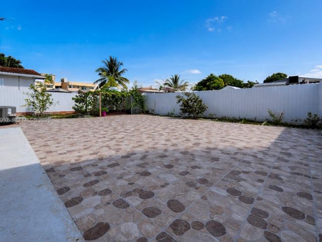 Продажа дома по адресу 10360 SW 24th St - фото 7449072