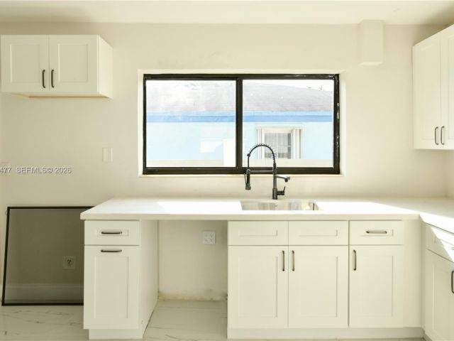 Дом в аренду по адресу 1231 NW 68th St 1231 - фото 7449044