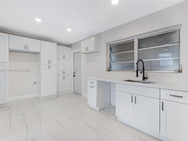 Дом в аренду по адресу 1231 NW 68th St 1231 - фото 7449047