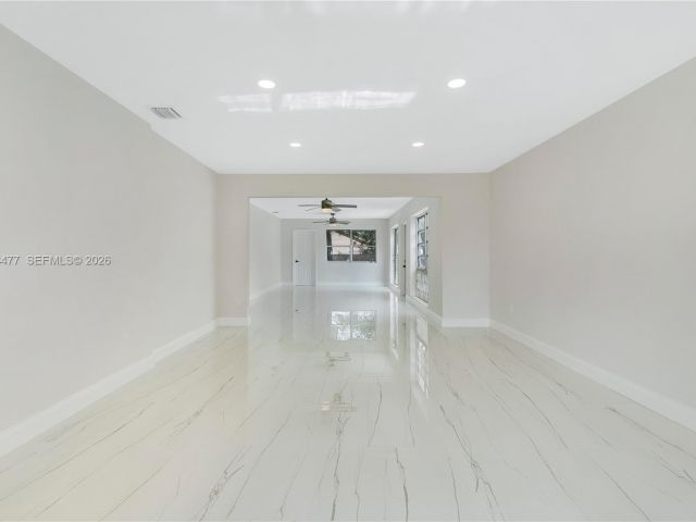 Дом в аренду по адресу 1231 NW 68th St 1231 - фото 7449050