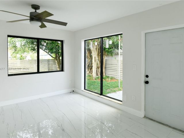 Дом в аренду по адресу 1231 NW 68th St 1231 - фото 7449052