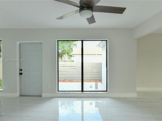 Дом в аренду по адресу 1231 NW 68th St 1231 - фото 7449053