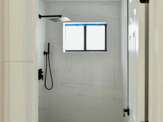 Дом в аренду по адресу 1231 NW 68th St 1231 - фото 7449055