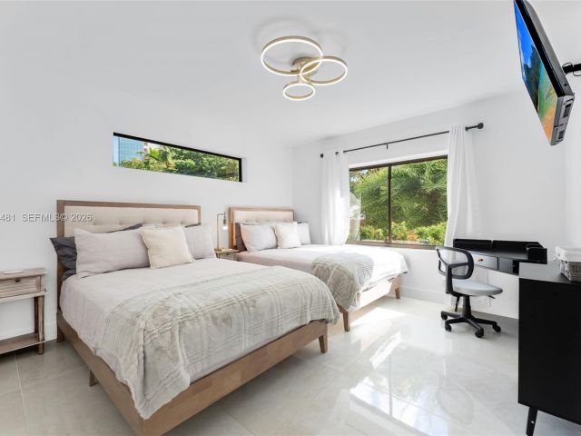 Дом в аренду по адресу 231 NE 45th St 231 - фото 7449481