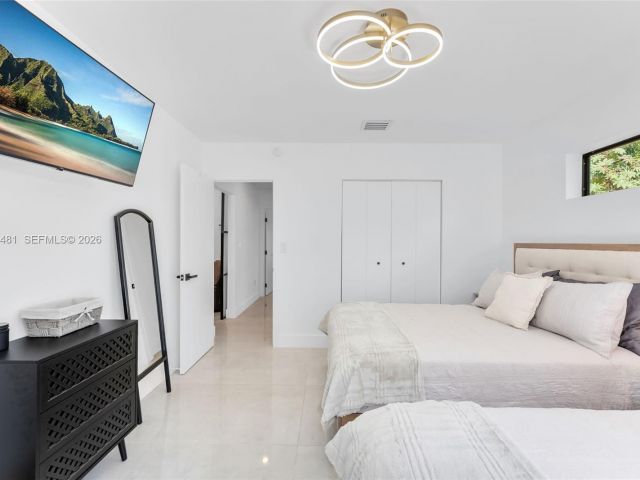 Дом в аренду по адресу 231 NE 45th St 231 - фото 7449482