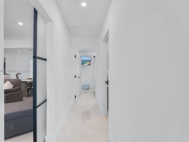 Дом в аренду по адресу 231 NE 45th St 231 - фото 7449483