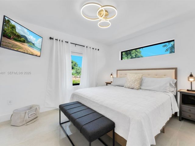 Дом в аренду по адресу 231 NE 45th St 231 - фото 7449485