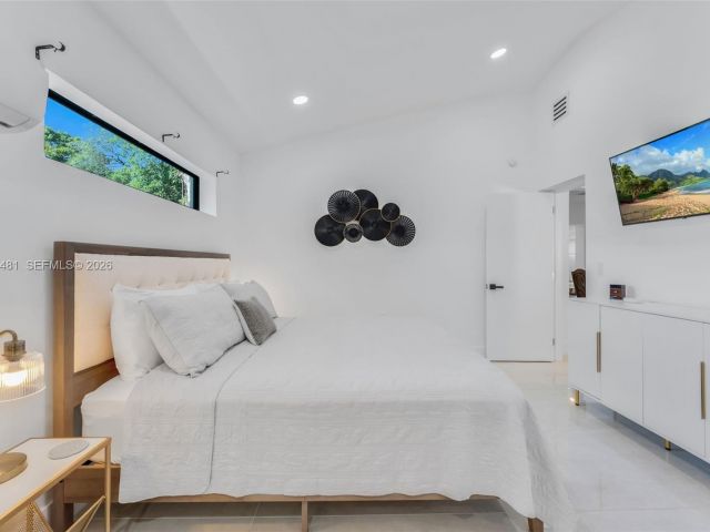 Дом в аренду по адресу 231 NE 45th St 231 - фото 7449489