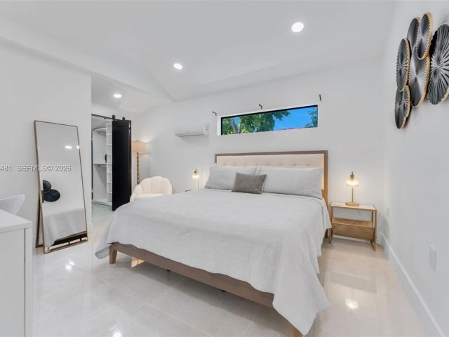 Дом в аренду по адресу 231 NE 45th St 231 - фото 7449490