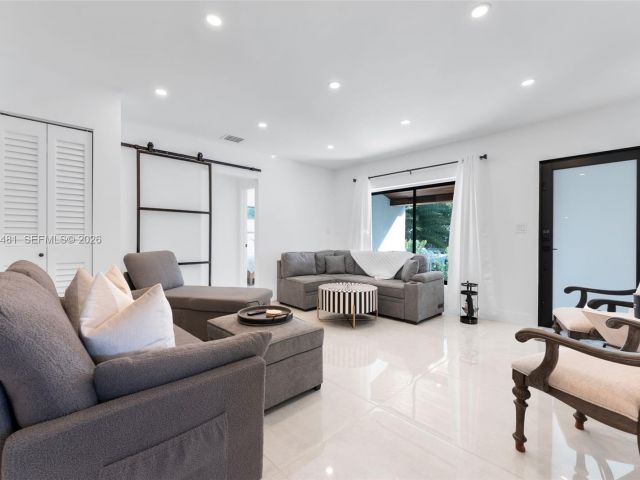 Дом в аренду по адресу 231 NE 45th St 231 - фото 7449491