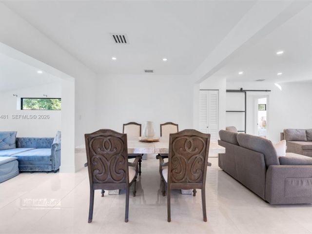 Дом в аренду по адресу 231 NE 45th St 231 - фото 7449495