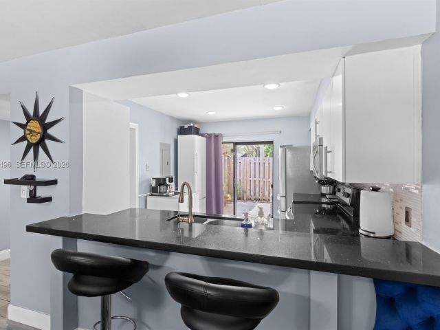 Продажа дома по адресу 2900 NW 69th Ct - фото 7483561