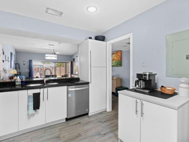 Продажа дома по адресу 2900 NW 69th Ct - фото 7483566