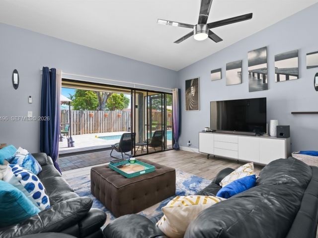 Продажа дома по адресу 2900 NW 69th Ct - фото 7483569