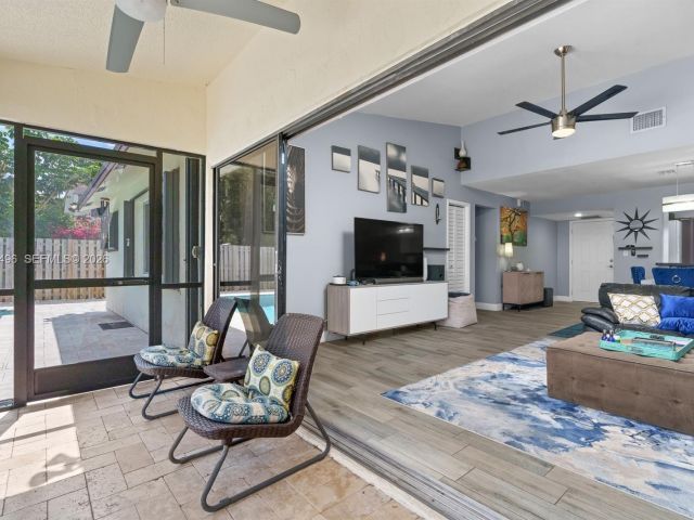 Продажа дома по адресу 2900 NW 69th Ct - фото 7483570