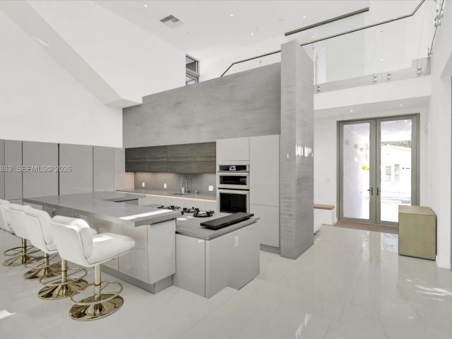 Дом в аренду по адресу 7830 Atlantic Way - фото 7469448