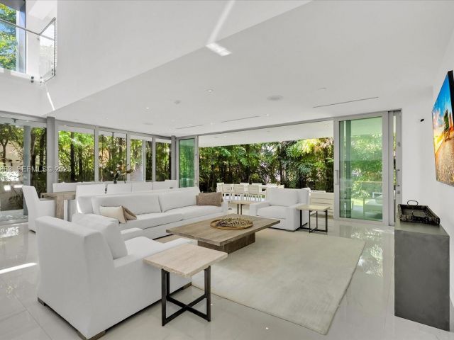 Дом в аренду по адресу 7830 Atlantic Way - фото 7469452