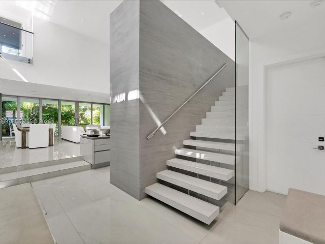 Дом в аренду по адресу 7830 Atlantic Way - фото 7469458