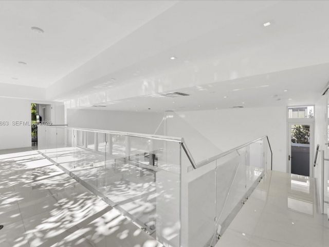 Дом в аренду по адресу 7830 Atlantic Way - фото 7469460