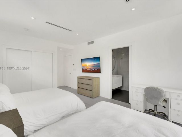 Дом в аренду по адресу 7830 Atlantic Way - фото 7469464